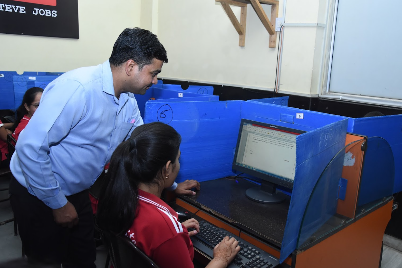 Biyani Girls College Jaipur Labs photo 8